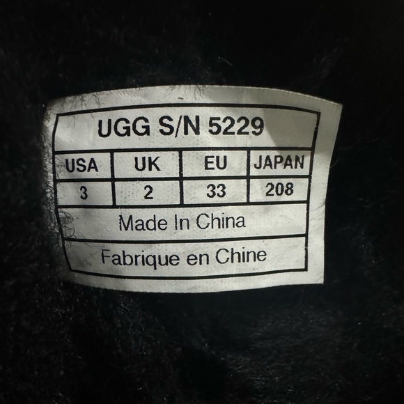 New UGG Youth 3 Black Classic Tall ll Boots 5229 Genuine Leather Sheepskin -$160 - Picture 10 of 10